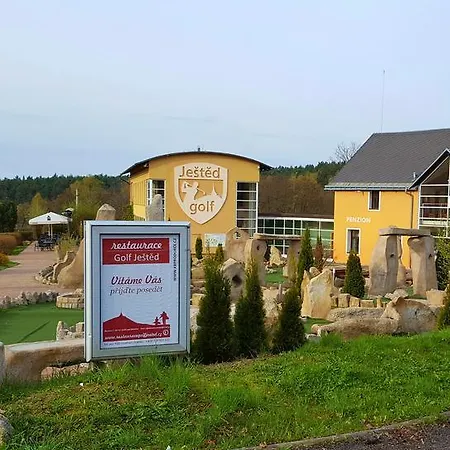 Restaurace A Golf Jested Pensión *