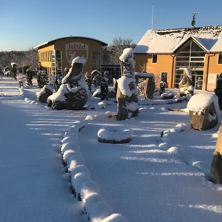 Guest house Restaurace A Golf Jested *