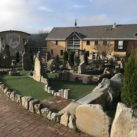 Guest house Restaurace A Golf Jested