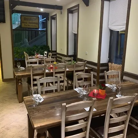 Restaurace A Golf Jested Pensión *